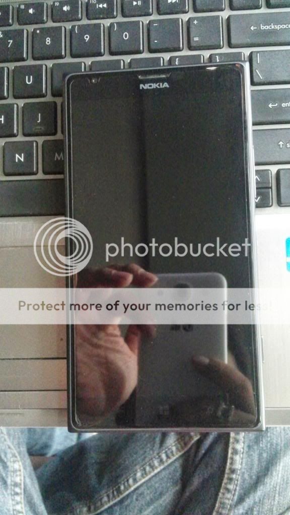 Cần bán 1 con Nokia Lumia 1520 (Black) con bao hành chính hãng TGDĐ