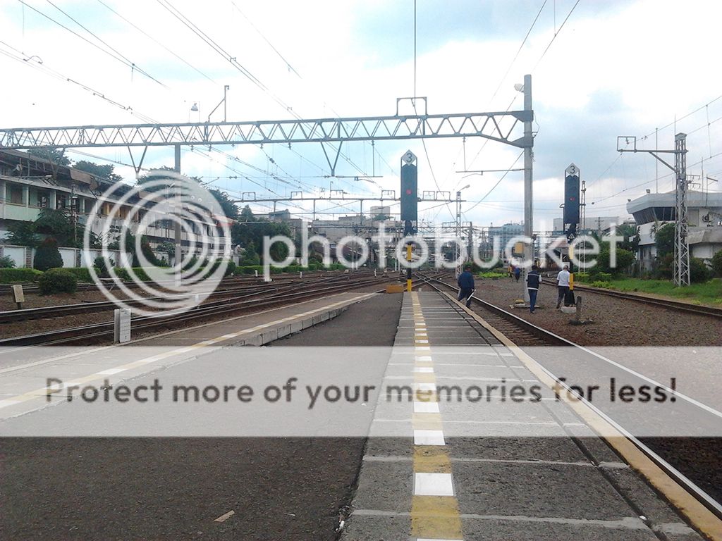 Bogor Line platform
