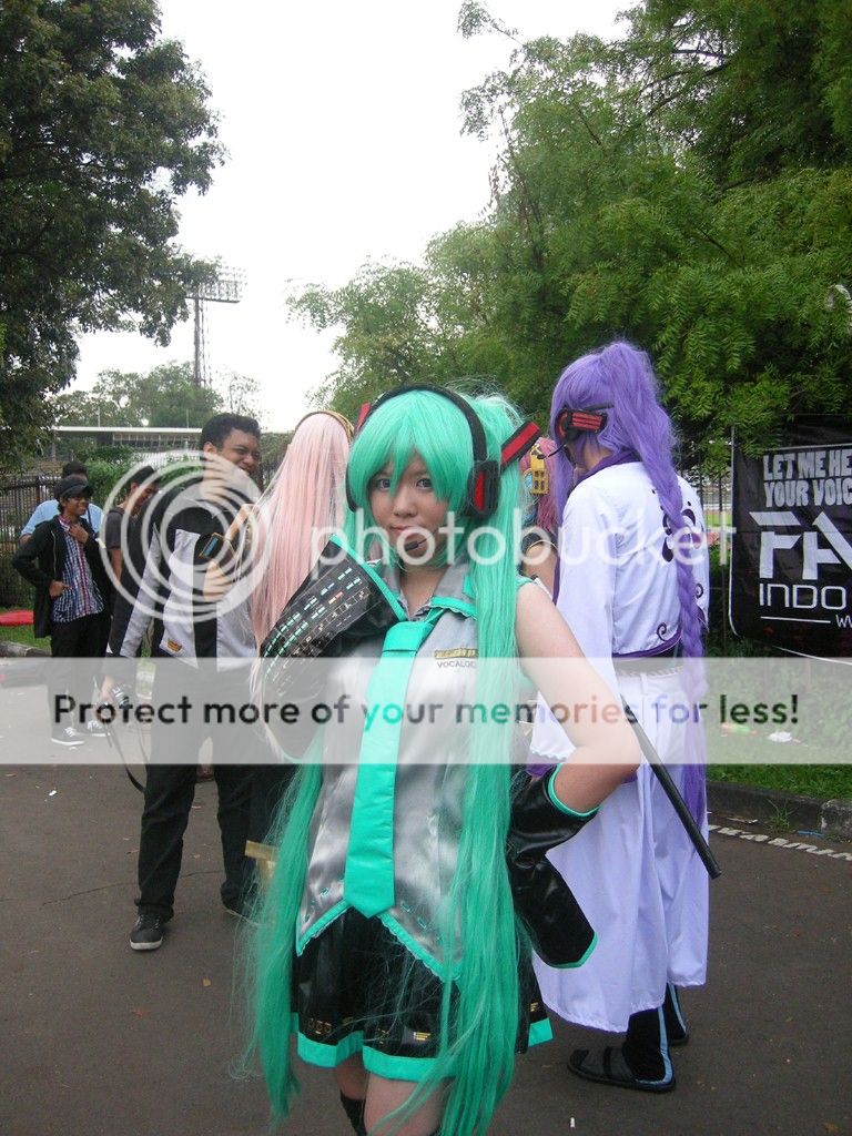 Miku Hatsune Cosplayer