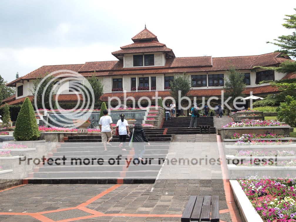 Area setelah pintu masuk Area setelah pintu masuk
