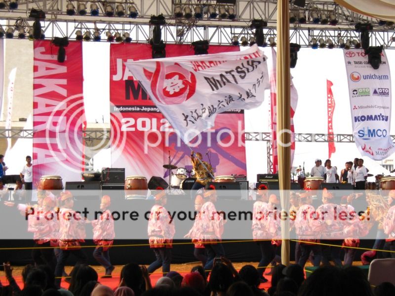 Show on stage Show on stage