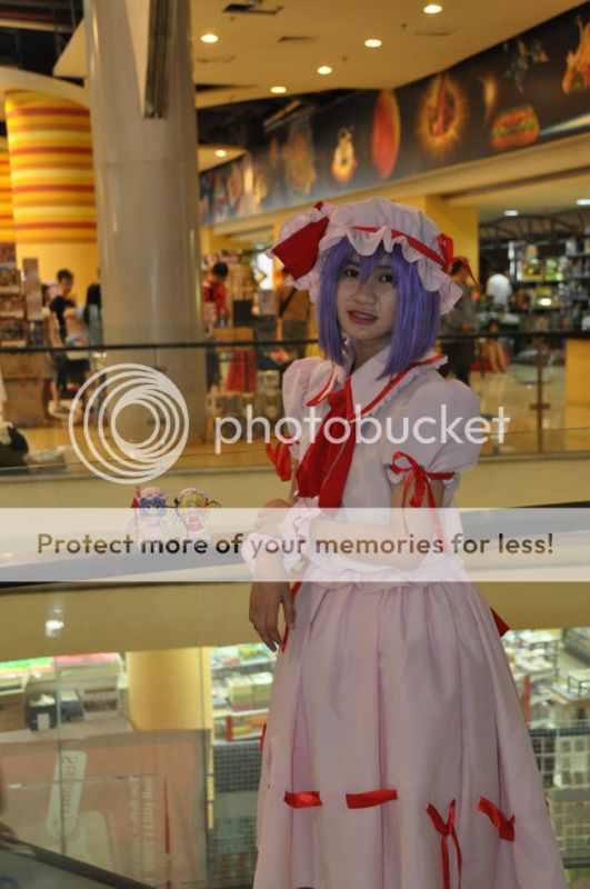 Remila Scarlet cosplayer with Nendoroid Remila Scarlet Remila Scarlet cosplayer with Nendoroid Remila Scarlet