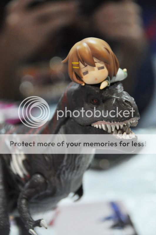 Lazy Yui on T-Rex Lazy Yui on T-Rex