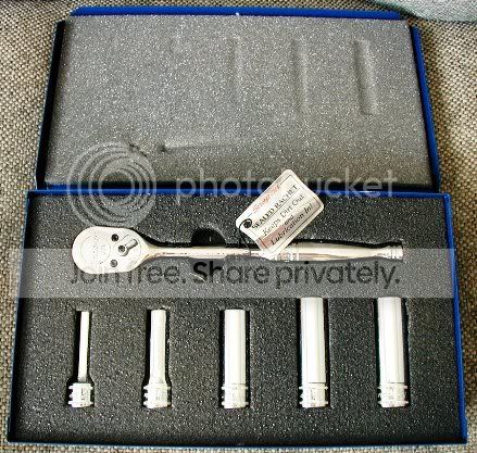 BuickKnowHowSnapOnSetOpenBoxDownsiz.jpg